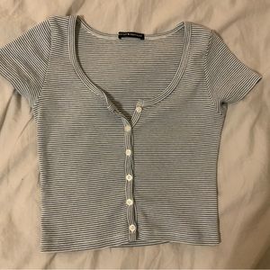 Brandy Melville - Cropped Tee with Buttons